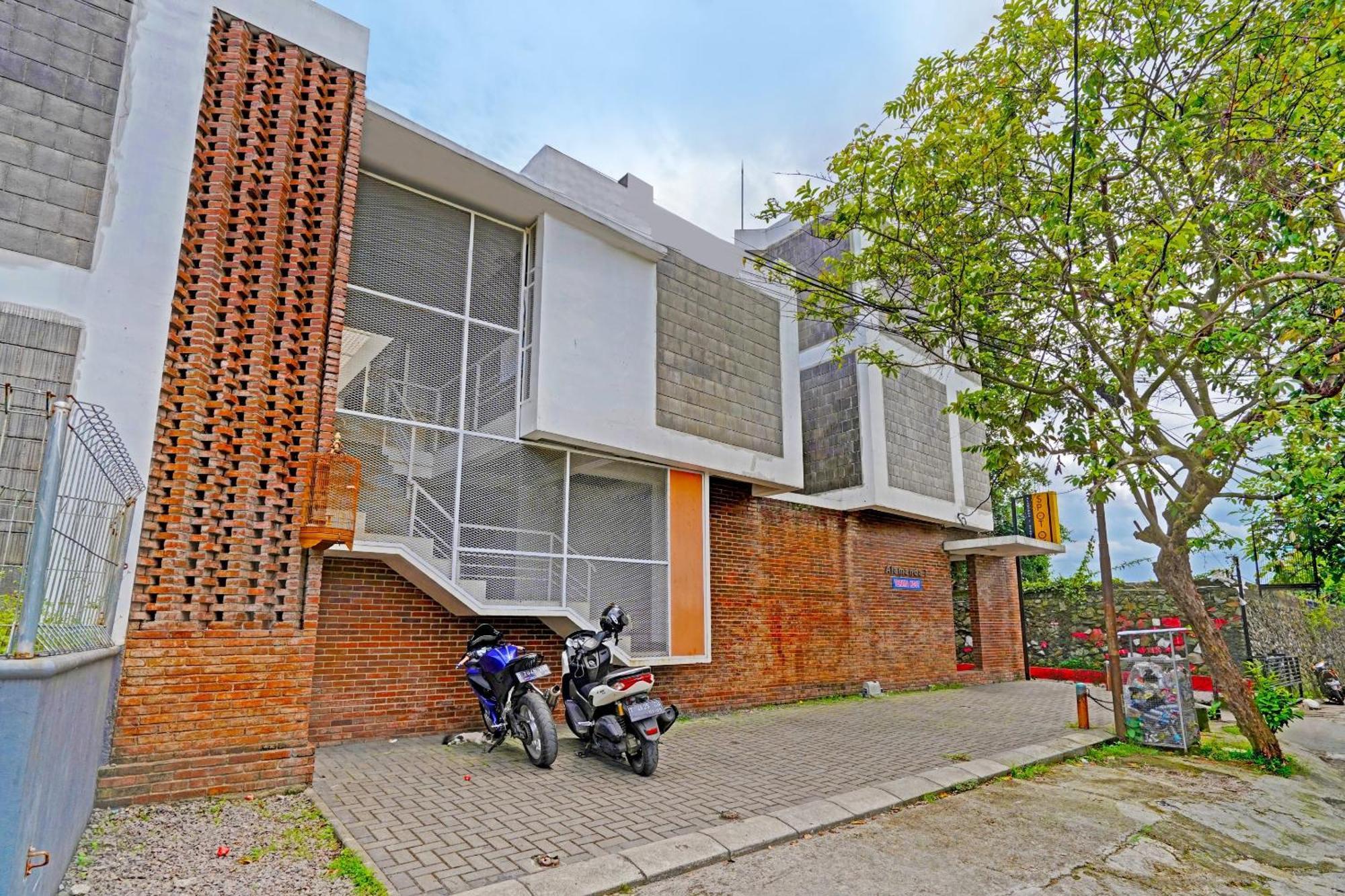 Super Oyo 2190 Alamanda 7 Syariah Bandung Exteriör bild